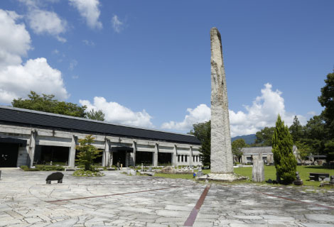 鉱物展示館付近