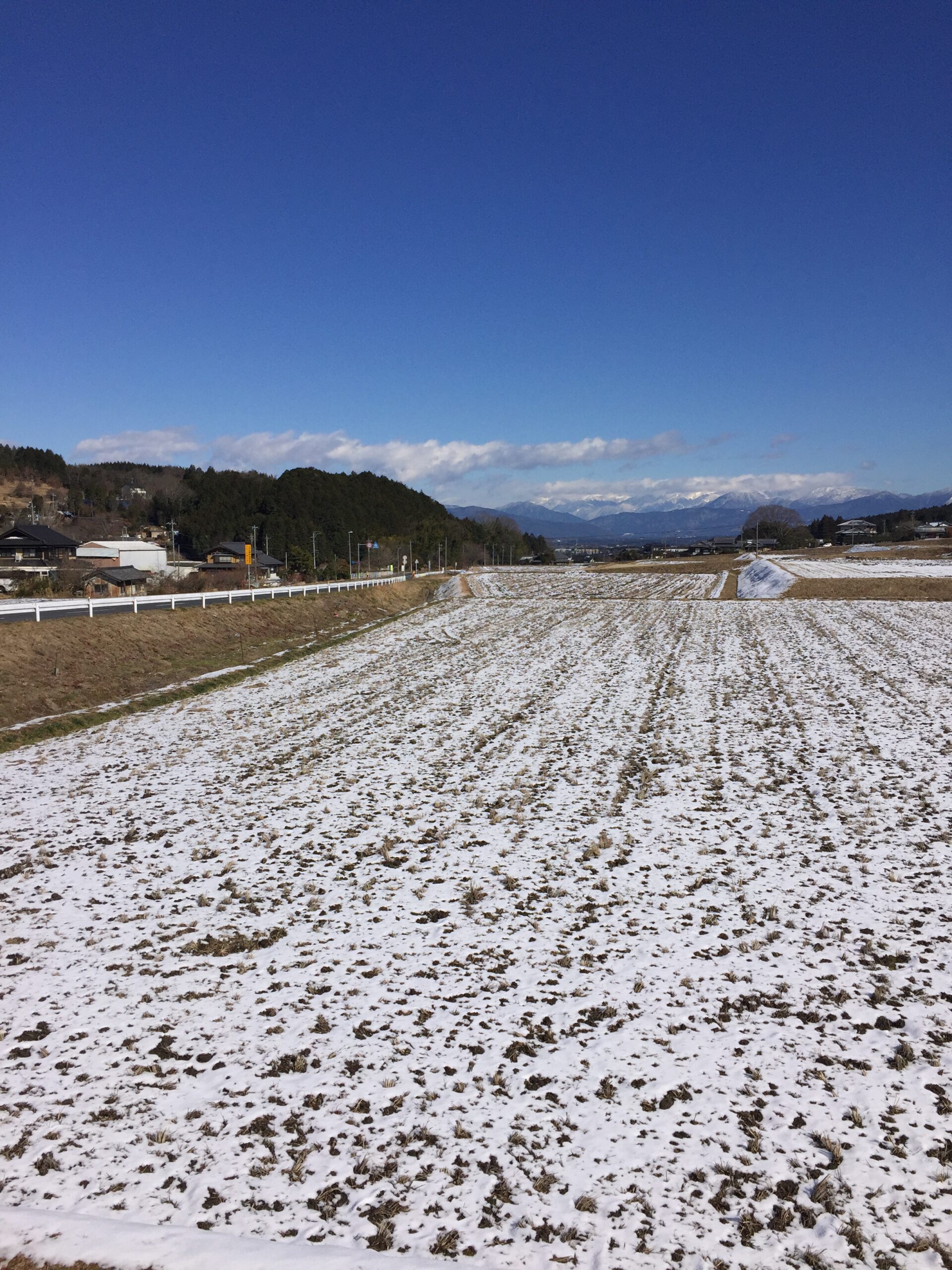 雪の田園(岐阜県恵那市三郷町)