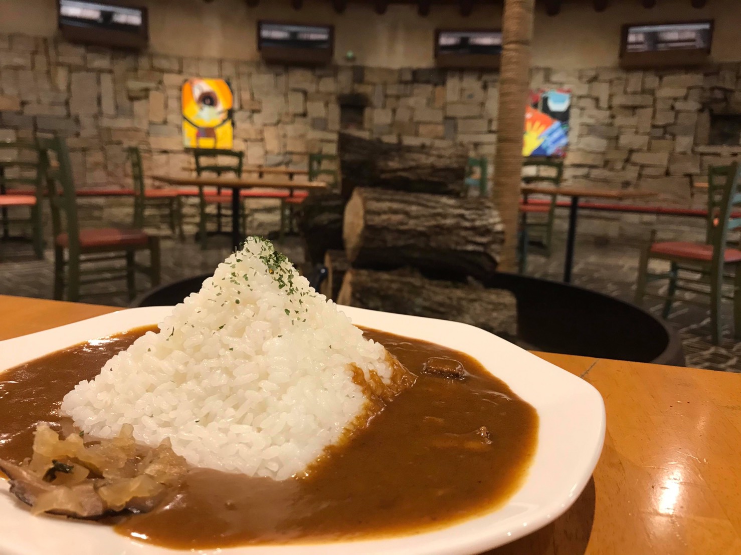 ｢ピラミッドカレー｣ が食べられる！ 山小屋で？